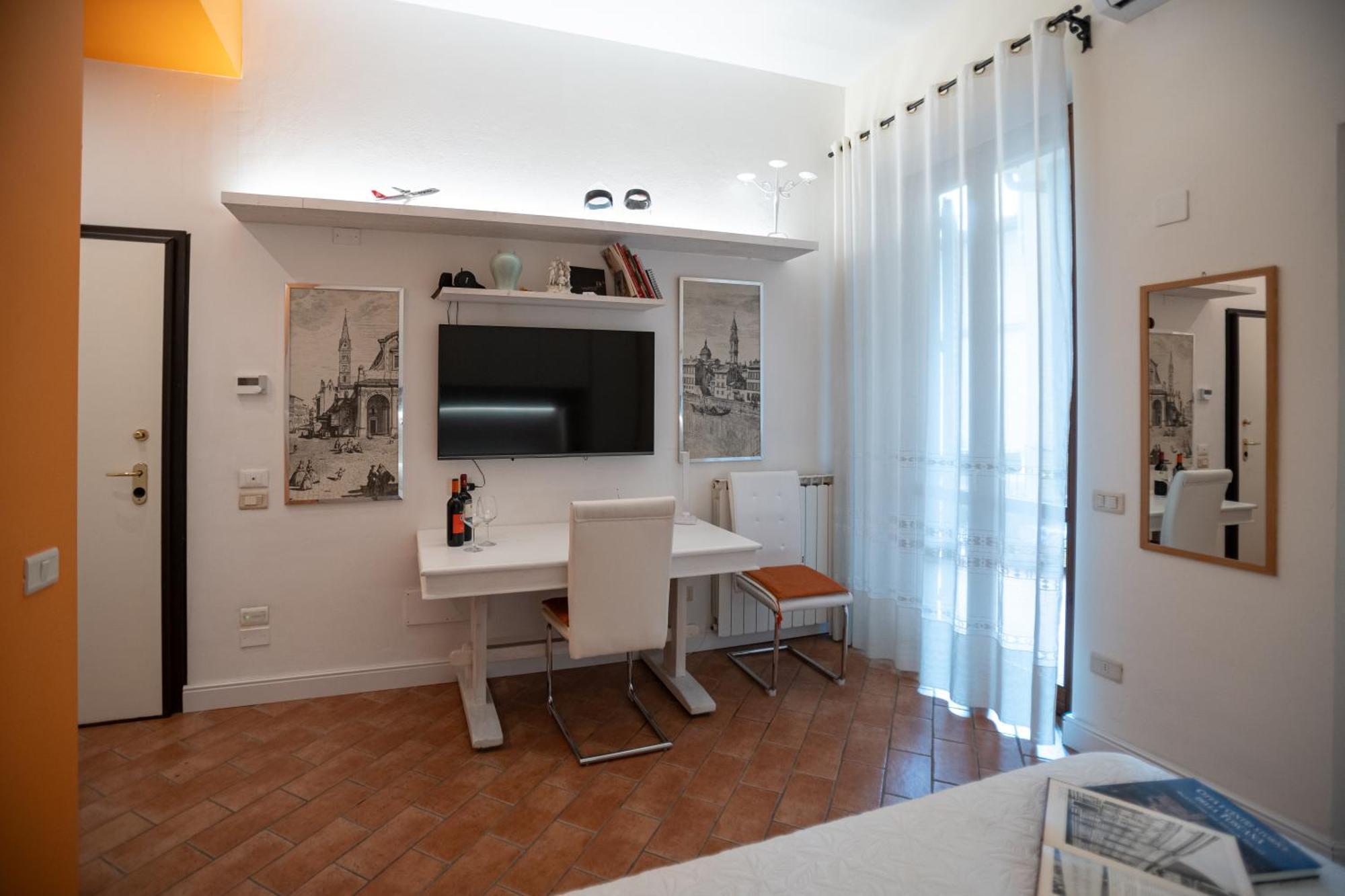Indipendent Studio Apartment With Terrace - Parking ฟลอเรนซ์ ภายนอก รูปภาพ